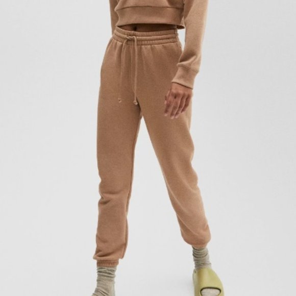 Aritzia Pants - ⭐️2 x HOST PICK⭐️TNA Aritzia The Slim Sweatpants Fleece Joggers